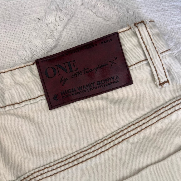 One Teaspoon High Waist Bonita Shorts in Coconut - Picture 5 of 6